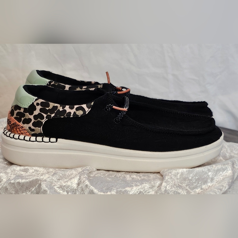 *LIKE NEW* Hey Dude Flats - Picture 3 of 11